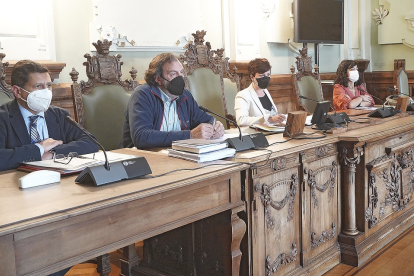 María Sánchez, durante la reunión de la comisión técnico política sobre Nevasa.- E. M.