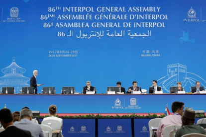 Delegados de los países miembros atienden durante la Asamblea General de Interpol, en Pekín, el 27 de septiembre-REUTERS / JASON LEE