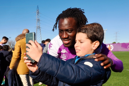 Valladolid. 6/1/2024. Primer entrenamiento Del Real Valladolid del 2024 a puerta abierta para los niños. Photogenic/Miguel Ángel Santos