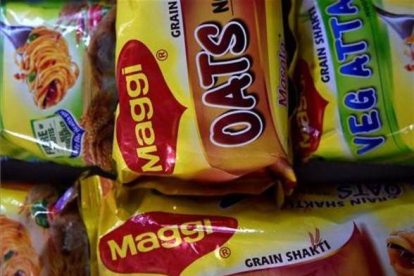 Paquetes de raciones individuales de noodles Maggi que se vendían en la India antes de ser prohibidos.-APF / MONEY SHARMA