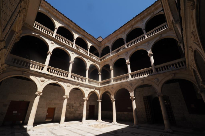 Interior del patio del palacio del Licenciado Butrón, donde se albergará la Casa-Museo Miguel  Delibes. PHOTOGENIC