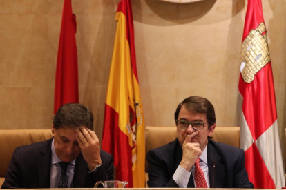 Alfonso Fernández Mañueco, en un momento del Pleno.-ICAL