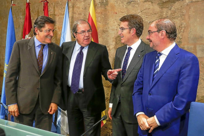 Javier Fernández, Juan Vicente Herrera, Alberto Núñez Feijoo y Javier Lambán, durante la celebración de la cumbre de presidentes.-ICAL