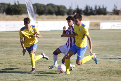 Partido del trofeo Diputación entre el Real Valladolid promesas y el Íscar. PHOTOGENIC / CARLOS LLORENTE