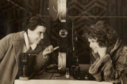 La directora estadounidense Dorothy Arzner, con la actriz Clara Bow-