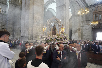 Procesión y misa solemne en honor a Nuestra Señora de San Lorenzo, patrona de Valladolid. ICAL