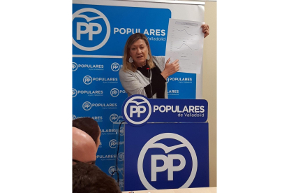 Pilar del Olmo explica algunos datos económicos en la sede municipal del PP.-E.M.