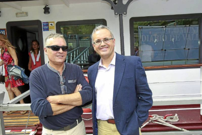 Phillipe Guzzi (gerente del barco Leyenda del Pisuerga) y Carlos Burgos (Club Emprende).