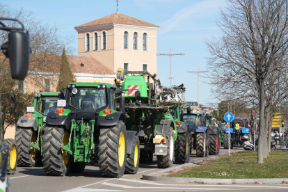 Tractorada en las calles de Valladolid. J.M. LOSTAU