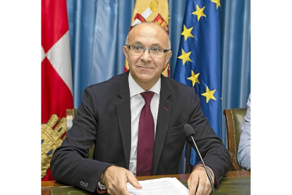 Ramiro Ruiz Medrano, presidente de la Mesa de la Comisión del Estatuto.-E. M.