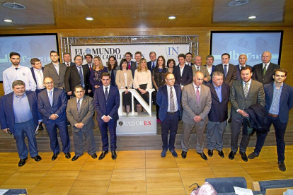 Foto de la familia de los premiados y las autoridades tras la entrega de los VI Premios Innovadores.-J. M. LOSTAU / PABLO REQUEJO / MIGUEL ÁNGEL SANTOS