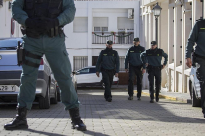 Agentes de la Guardia Civil en los juzgados de Valverde.-EUROPA PRESS