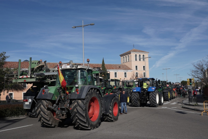 Tractorada en las calles de Valladolid. -ICAL