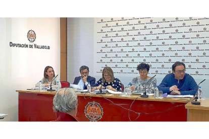 Pilar Vicente, Agapito Hernández, Teresa López, Esther Mínguez y Héctor Gallego ayer, en la Comisión.-EL MUNDO