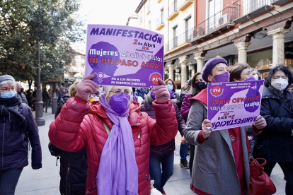 El Movimiento Feminista de Castilla y León se manifiesta con el lema ''Ni un paso atrás en nuestros derechos'' para preservar y mejorar los derechos de las mujeres.- ICAL