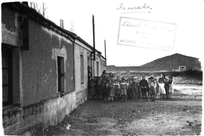 Grupo de niños de la escuela del barrio Cañada Real en 1953.- ARCHIVO MUNICIPAL VALLADOLID