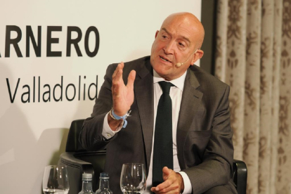 Jesús Julio Carnero, alcalde de Valladolid. Club de Prensa El Mundo. Conversaciones políticas con Jesús Julio Carnero. -PHOTOGENIC