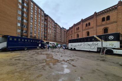 Estado de la plaza de Toros tras la lluvia. JOSÉ SALVADOR