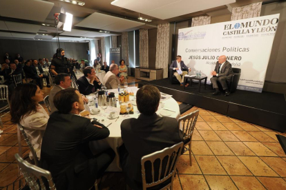Club de Prensa El Mundo. Conversaciones políticas con Jesús Julio Carnero. -PHOTOGENIC