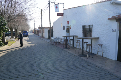 Bar 'los Campesinos' en el barrio Cañada Real.- J.M. LOSTAU