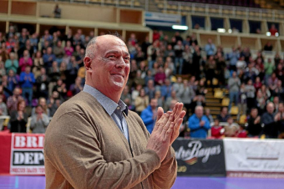 Quino Salvo durante el homenaje que el baloncesto vallisoletano le rindió el pasado 7 de febrero-JOSÉ C. CASTILLO