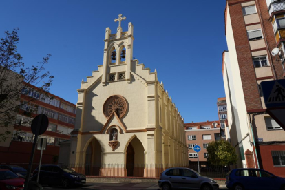 Carretera de Rueda, parroquia Nuestra Señora del Rosario.- J.M. LOSTAU
