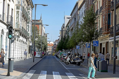 Las calles de Valladolid, cortadas por la contaminación.-PABLO REQUEJO
