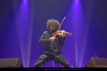 Ara Malikian durante uno de sus últimos canciertos en Valladolid.-PABLO REQUEJO / PHOTOGENIC