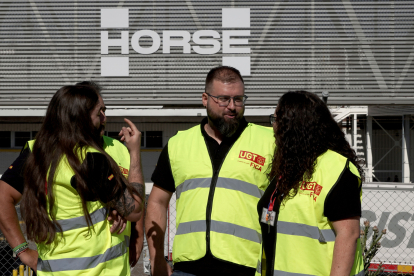 El secretario general de UGT Horse en Valladolid, Iván de la Fuente, presenta la composición de la sección sindical y las reivindicaciones para el futuro de los 2.500 trabajadores que desempeñan su labor en la factoría.- ICAL