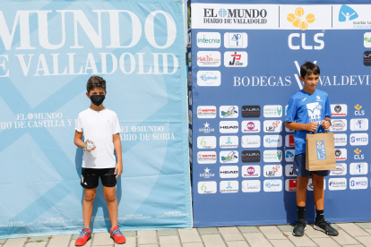 César de Vena y Héctor Rey, finalista y campeón tenis alevín masculino / J. M. LOSTAU