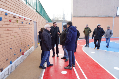 El alcalde Óscar Puente visita las obras ejecutadas en el barrio España. -ICAL
