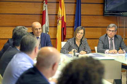 Jorge Llorente, Milagros Marcos y Eduardo Cabanillas ayer, en el Consejo Agrario de Castilla y León.-ICAL