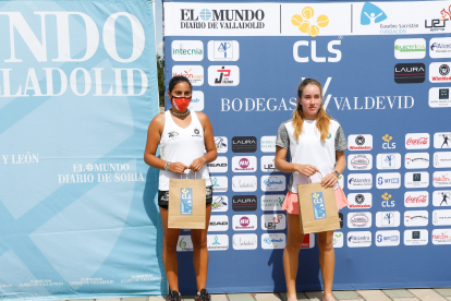 Cristina Egido y Elena Rey, finalista y campeona tenis cadete femenino / J. M. LOSTAU