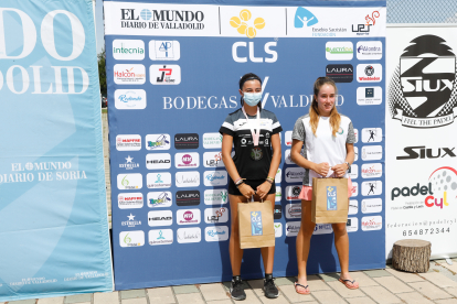 Carla Hernández y Elena Rey, finalista y campeona tenis absoluto / J. M. LOSTAU