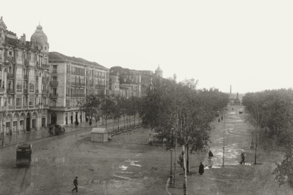 Avenida de Alfonso XIII y jardines del Campo Grande en 1910. ARCHIVO MUNICIPAL DE VALLADOLID