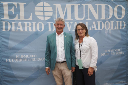 El alcalde de Arroyo, Sarbelio Fernández, y la concejala Ángeles Retamero.-PHOTOGENIC
