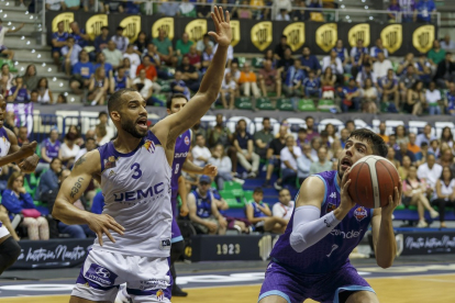 Zunder Palencia - UEMC RV Baloncesto. / S. OTERO