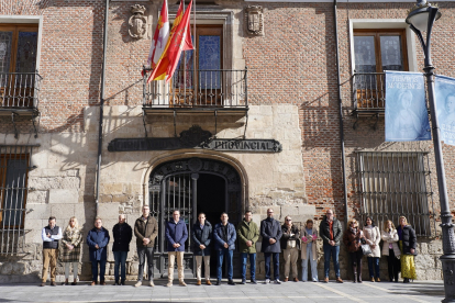 Minuto de silencio por los guardias civiles de Barbate por parte de la Diputación de Valladolid - ICAL