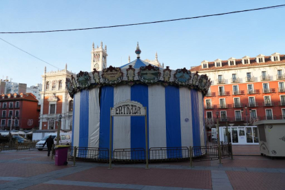 Tiovivo 1900 en la plaza Mayor de Valladolid. -J.M. LOSTAU