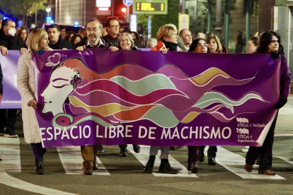 Foto de la manifestación con motivo del Día Internacional Contra la Violencia de Género. -PHOTOGENIC.