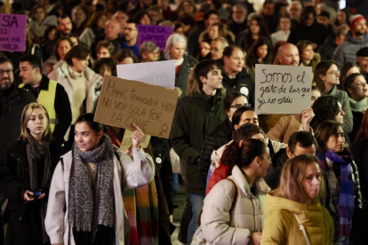 Foto de la manifestación con motivo del Día Internacional Contra la Violencia de Género. -PHOTOGENIC.