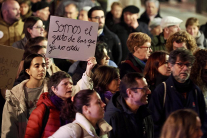 Foto de la manifestación con motivo del Día Internacional Contra la Violencia de Género. -PHOTOGENIC.