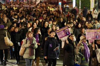 Foto de la manifestación con motivo del Día Internacional Contra la Violencia de Género. -PHOTOGENIC.