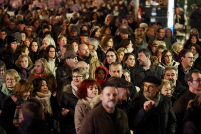 Foto de la manifestación con motivo del Día Internacional Contra la Violencia de Género. -PHOTOGENIC.