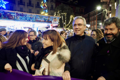 Foto de la manifestación con motivo del Día Internacional Contra la Violencia de Género. -PHOTOGENIC.