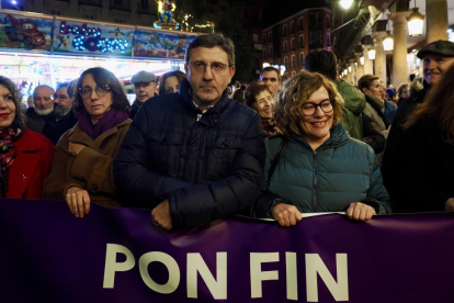 Foto de la manifestación con motivo del Día Internacional Contra la Violencia de Género. -PHOTOGENIC.