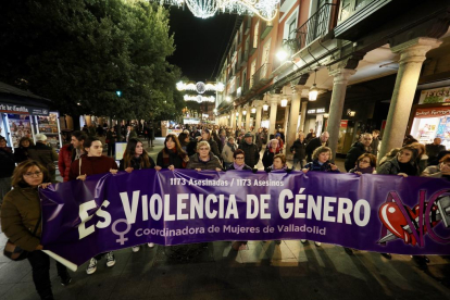 Foto de la manifestación con motivo del Día Internacional Contra la Violencia de Género. -PHOTOGENIC.