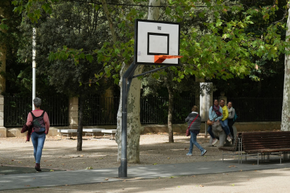 Zona deportiva de la calle Acera de Recoletos. J.M. LOSTAU