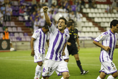 Pedro López celebra un gol durante su etapa blanquivioleta-PABLO REQUEJO