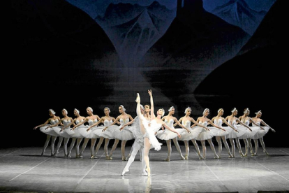 El Lago de los Cisnes, interpretado por el Ballet de San Petersburgo.-EL MUNDO